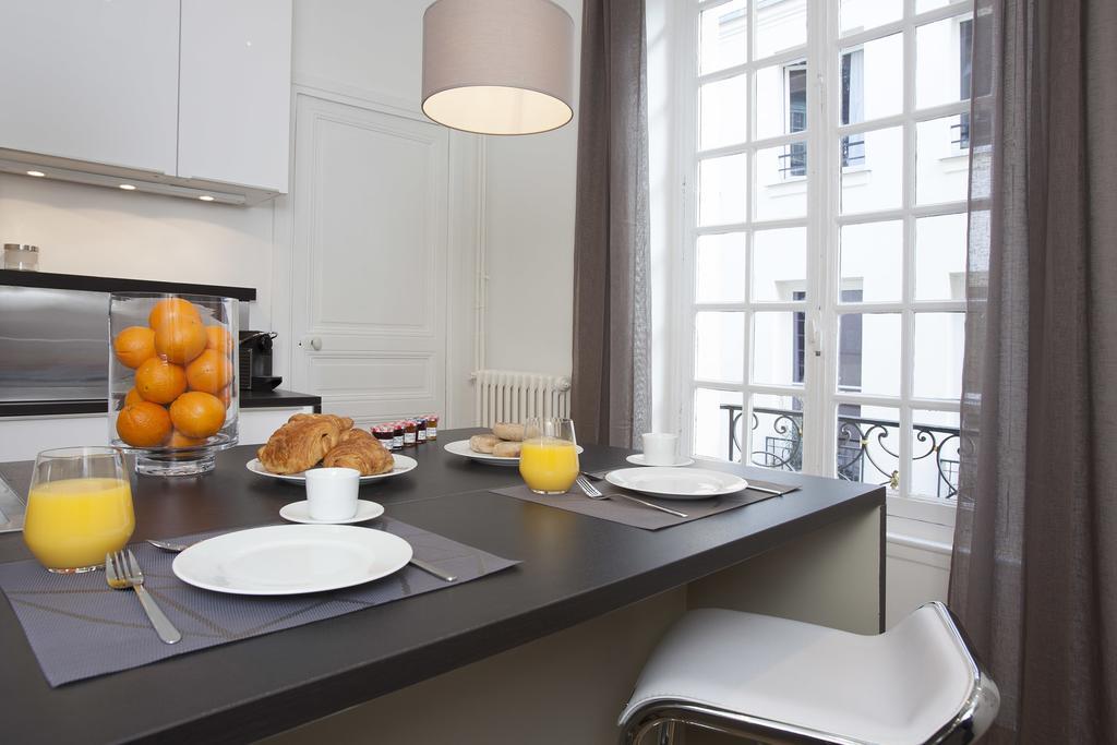 Livinparis - Luxury 2 Bedrooms Le Marais I Rum bild
